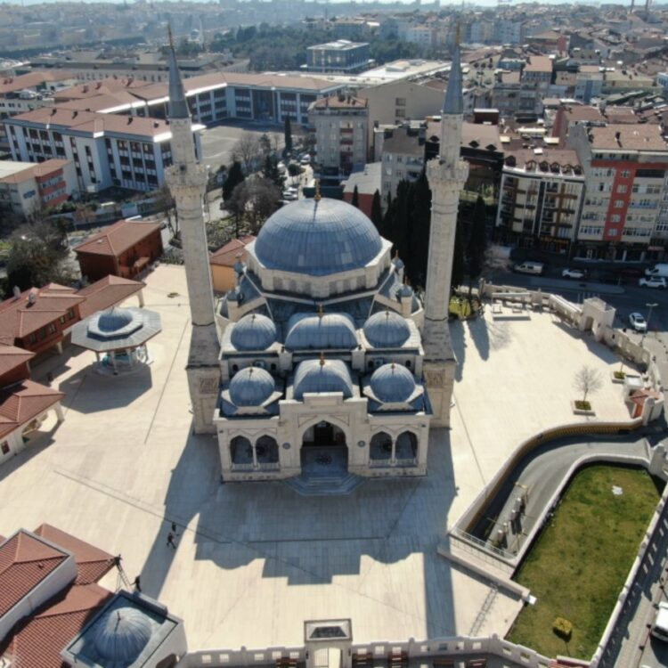 SEYYİD NİZAM CAMİİ BAHÇESİ