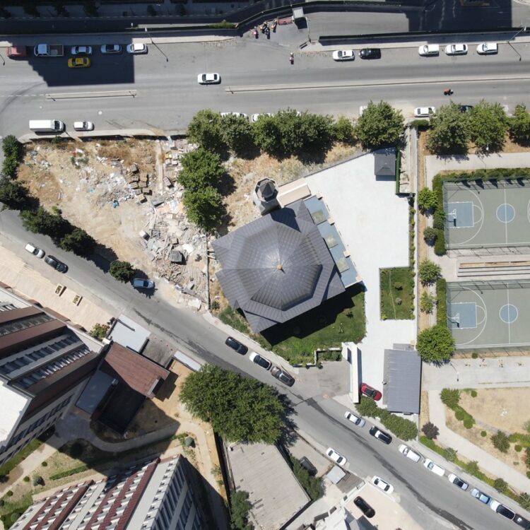Konyalı Hacıveyiszade Camii Bahçesi